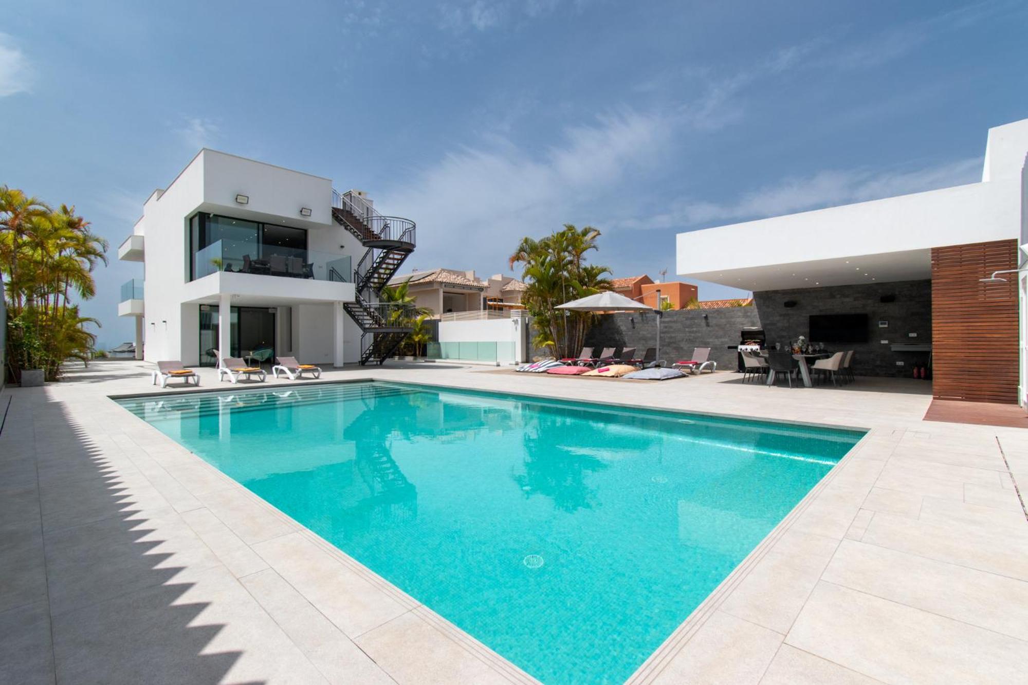 Serenity Stunning 5 Bedroom Villa *